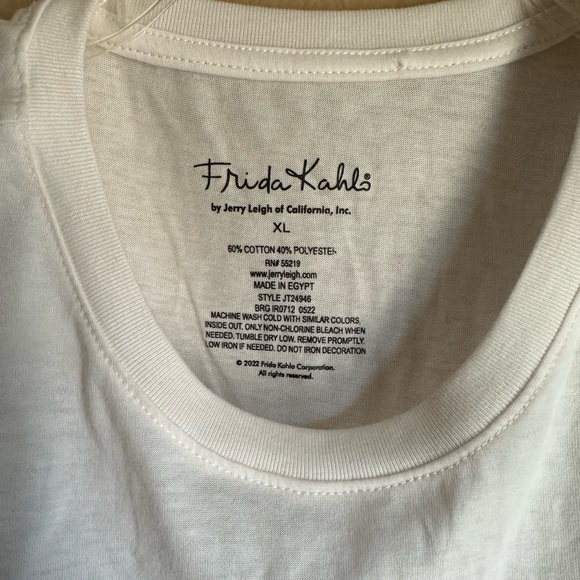 Frida Khalo graphic Tshirt with rib cage and heart - Picture 5 of 5